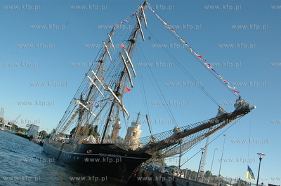 Baltic Sail. Zaglowiec Roald Amundsen zacumowany przy...