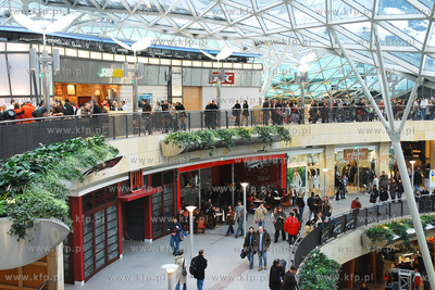 Zlote tarasy - kompleks wielofunkcyjny (biznesowo-handlowo-rozrywkowy)...