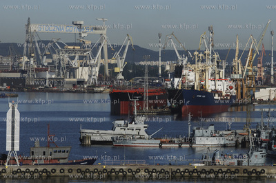 Prom pasazersko-samochodowy Stena Baltica wplywa do...