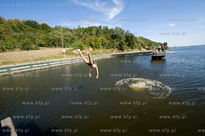Dobrzyn nad Wisla. Zalew Wloclawski. Zabawy nad rzeka,...