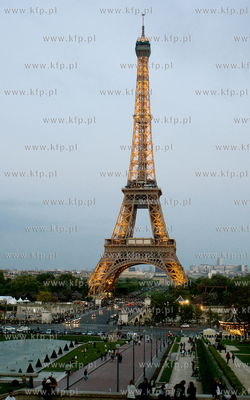 Paryz. Wieza Eiffla, najbardziej znany obiekt architektoniczny...