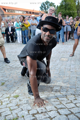 Uroczyste odsloniecie dloni artystow widowiska jazzowego...