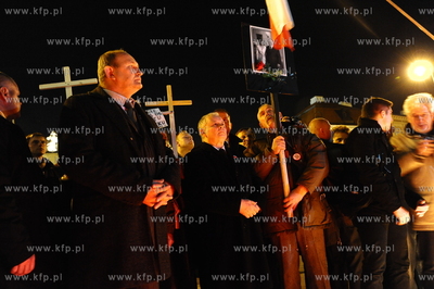 Warszawa. Pol roku po katastrofie w Smolensku pod Palacem...