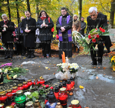 Cmentarz witominski w Gdyni. Przewodniczacy Europarlamentu...