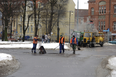 Slupsk
W centrum Slupska rozpoczelo sie latanie dziur...