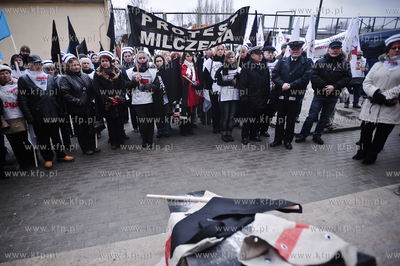 Protest milczenia pod siedziba gdanskiego NFZ pt. Kazdy...