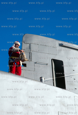 Z transportowanego na teren Akademii Marynarki Wojennej...