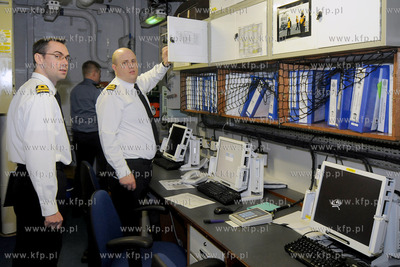 Wspolne cwiczenia okretow i lotnictwa Marynarki Wojennej...