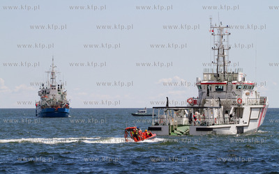 Gdynia ,akwen miedzy wejsciem poludniowym Portu Gdynia...