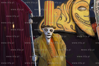 Gdańsk. Festiwal teatrów Ulicznych FETA. Mr Pejo's...