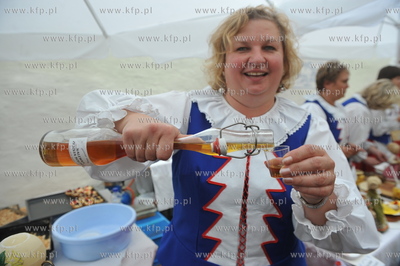 Pomorskie Swieto Produktu Tradycyjnego w Gdansku obok...