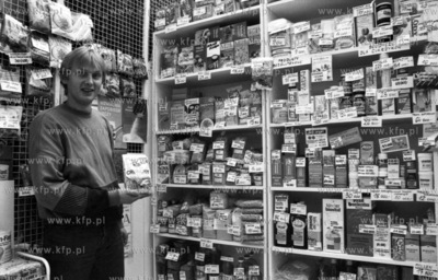 Stoisko z ziolami, produkatami zbozowymi w hali kupcow...