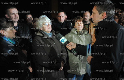 Ekipa telewizji TVN z redaktorem Adamem Kasprzykiem...