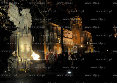 Sopockie obchody Dnia Niepodleglosci. Po mszy w garnizonowym...