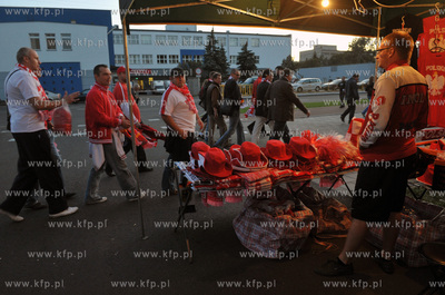 Gdansk. Mecz towarzyski Polska - Niemcy. Nz. stoisko...