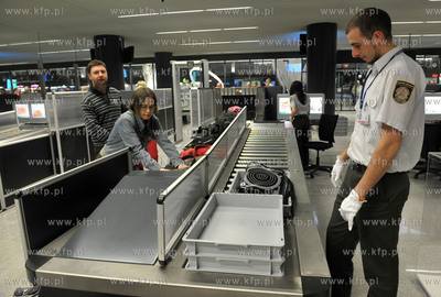 Pierwszy dzien funkcjonowania nowego terminalu T2 gdańskiego...