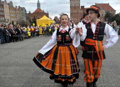 Gdansk. Targ weglowy. I Miejski Polonez Maturzystow....