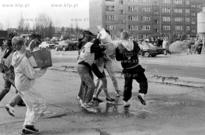 Gdansk Zaspa. Wielkanoc.Smigus dygus na al. Jana Pawla...