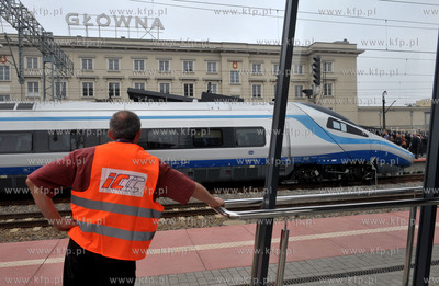 Stacja PKP Gdynia Glowna. Pokaz testowego pociagu pendolino....
