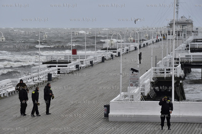 Sztorm i wiatr w Sopocie. Molo zostało zamknięte...