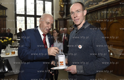 Gdańsk, Dwór Artusa. Noworoczna lampka szampana,...