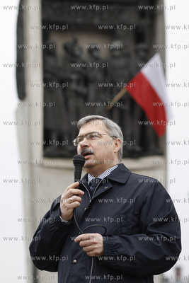 Gdansk. Pomnik Poleglych Stoczniowcow. Stoczniowcy...