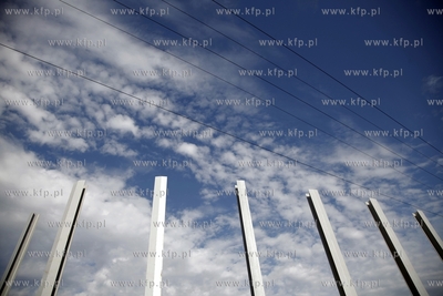 Gdansk. Budowa Trasy Slowackiego. Montaz ekranow dzwiekkochlonnych...