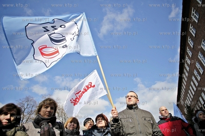 Gdansk. Protest zwiazkow zawodowych Szpitala Specjalistycznego...