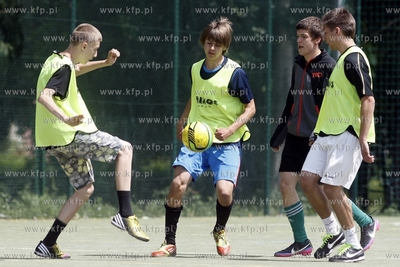Gdansk Zaspa. Pilkarski turniej dzikich druzyn Do przerwy...