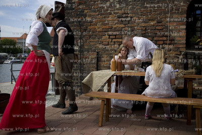 Gdańsk. Spichlerz Królewski na Ołowiance. Pokaz...