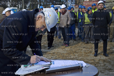 Uroczystość wmurowania kamienia węgielnego, pod
budowę...