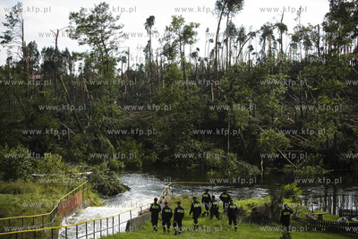 Skutki nawałnicy, która z piątku na sobotę przeszła...