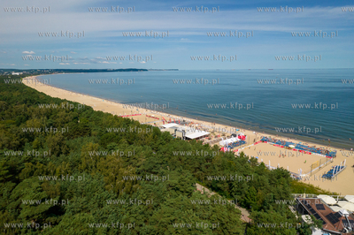 Wakacje w Gdańsku. Plaża w okolicy molo w Brzeźnie....