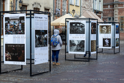 Gdańsk, ul. Długi Targ . 3 rocznica wojny w Ukrainie....