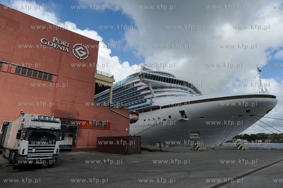 Wycieczkowiec Emerald Princess jest najwiekszym statkiem...