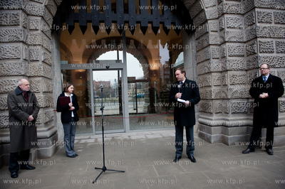 Gdansk. Konferencja prasowa i przeciecie wstegi przez...