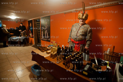 Gdansk. Oliwa. Dom Zarazy. Bazar nisko przetworzonej...