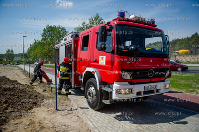Gdansk. Cwiczenia Strazy Pozarnej na nowo budowanym...