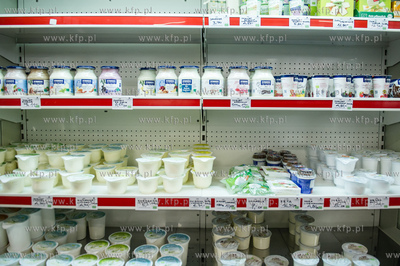 Gdansk. Hala postoczniowa przy ul. Doki 1. BioBazar...