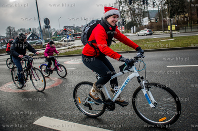 Gdansk. Mikolaje na rowerach jada dla Wielkiej Orkiestry...