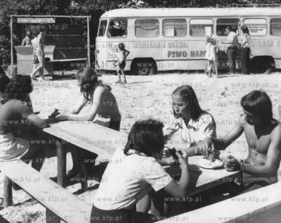 Przydrozny bar gastronomiczny na Kaszubach zrobiony...