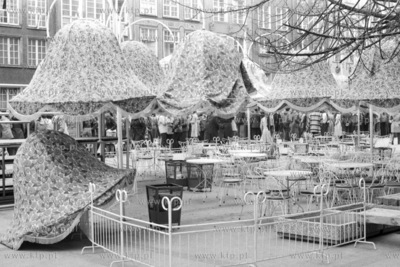 Ogródki gastronomiczne na Długim Targu w Gdańsku....