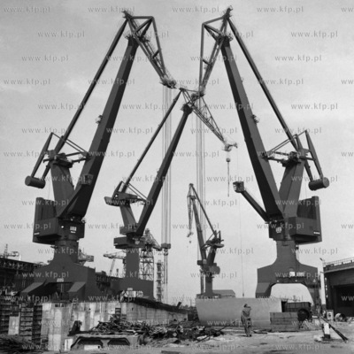 Dźwigi w Stoczni Gdańskiej im. Lenina. 
22.08.1977
2sierpien77_z.kosycarz_p11
Fot....