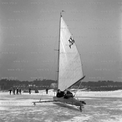 Miłośnicy bojerów skupieni w Gdańskim Klubie Morskim...