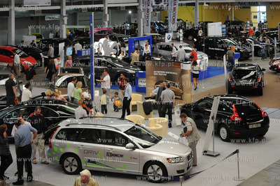 Trojmiejskie Targi Motoryzacyjne w hali wystawienniczej...