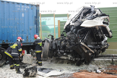Gdynia. Z niewyjasnionych przyczyn samochod ciezarowy...