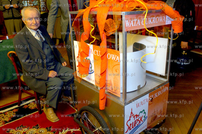 Slupsk. Bronislaw Sokol z okazji 90 urodzin otrzymal...