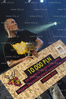 Gdansk. Plac Zebran Ludowych. Festiwal MTV Gdansk Dzwiga...