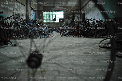 Montaz wielkiej instalacji autorstwa Roberta Rumasa...