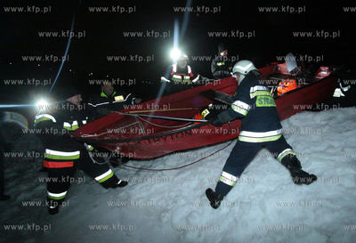 Ustronie Morskie. Strazacy uratowali sarne dryfujaca...